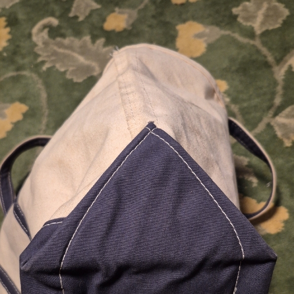 Stylish Navy and Cream Tote Bag - Picture 8 of 11